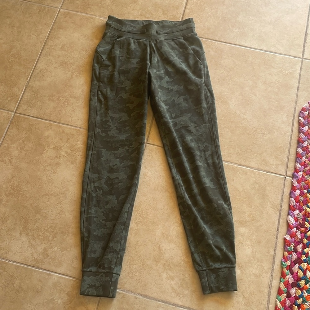 Lululemon camo green joggers